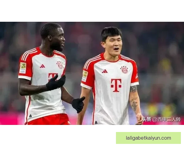 金玟哉与帕梅卡诺搭档，球队防线表现稳健，逐渐形成默契配合