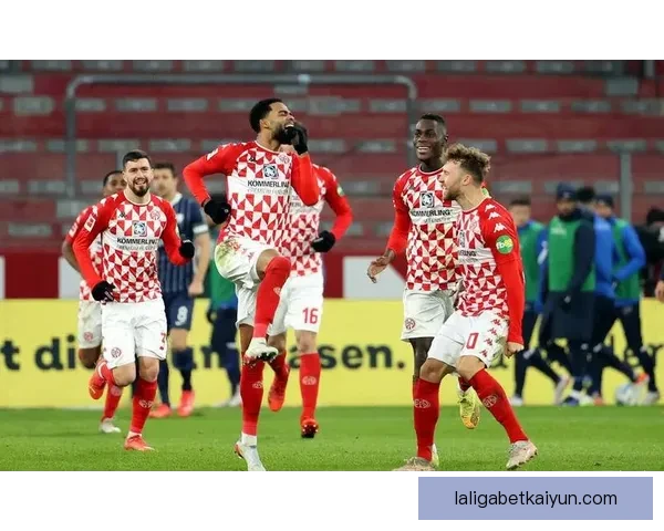 德甲热门球队本赛季表现稳健，竞争格局持续提升